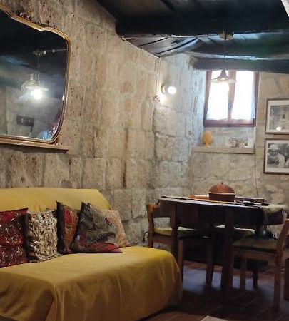 La Chascona Di Farnese Casa Di Tufo Nel Borgo Exterior foto