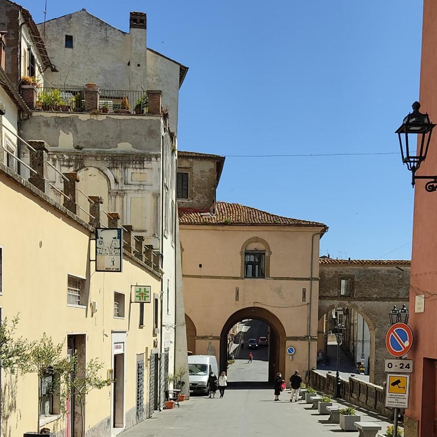 La Chascona Di Farnese Casa Di Tufo Nel Borgo Exterior foto