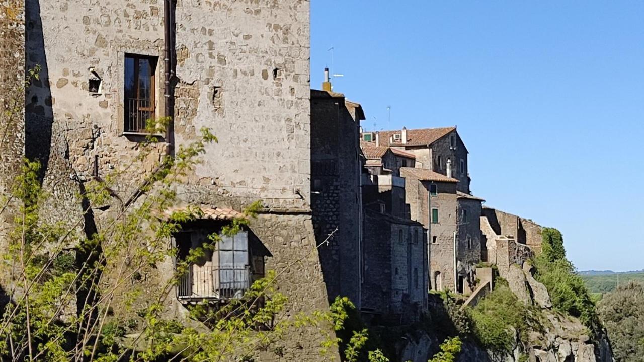 La Chascona Di Farnese Casa Di Tufo Nel Borgo Exterior foto