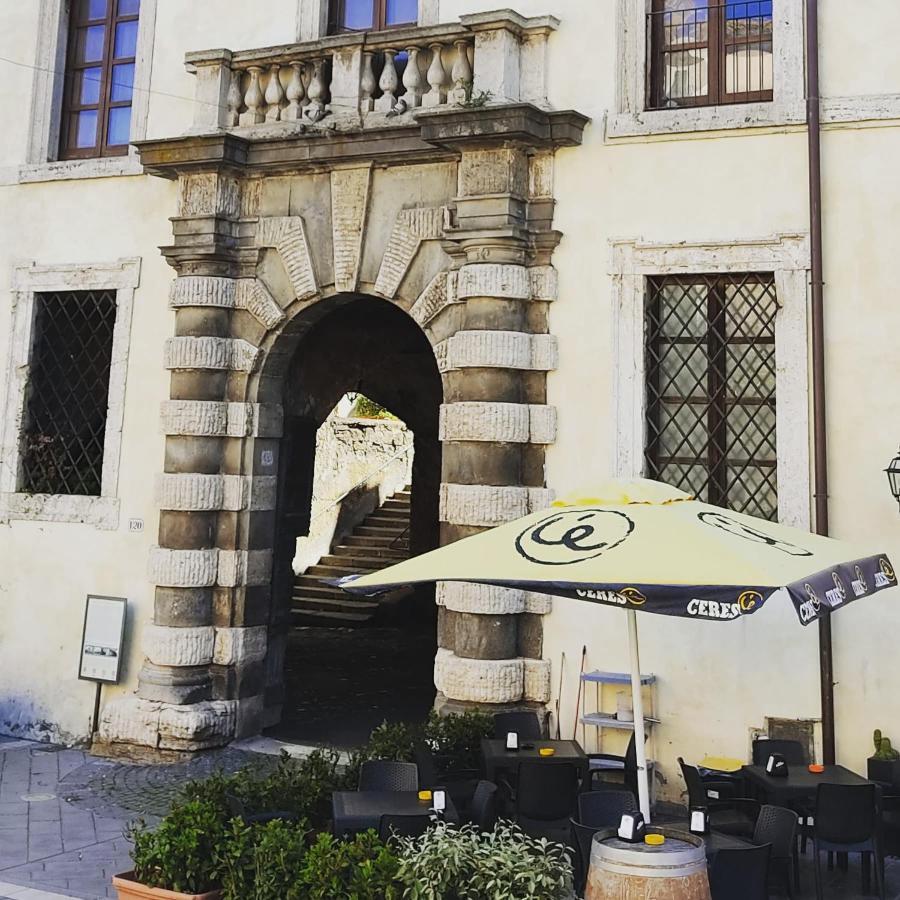 La Chascona Di Farnese Casa Di Tufo Nel Borgo Exterior foto