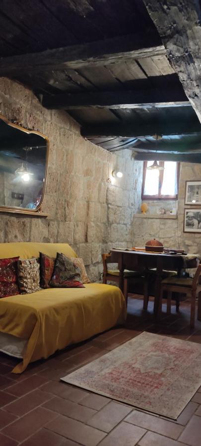La Chascona Di Farnese Casa Di Tufo Nel Borgo Exterior foto