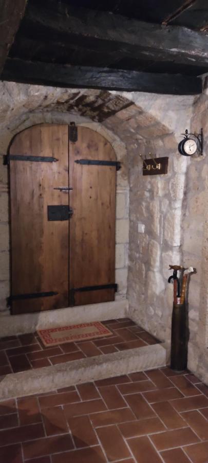 La Chascona Di Farnese Casa Di Tufo Nel Borgo Exterior foto