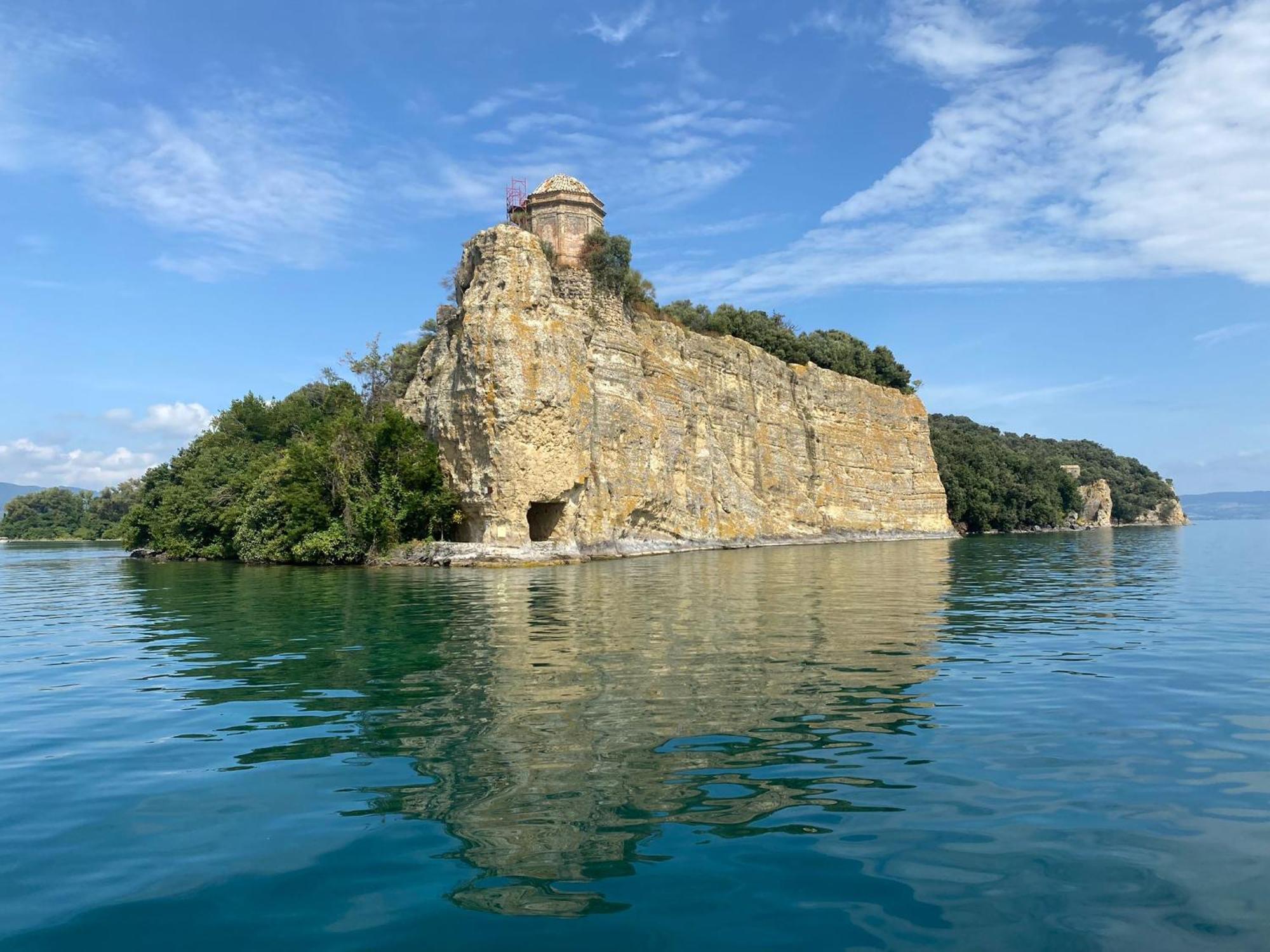 La Chascona Di Farnese Casa Di Tufo Nel Borgo Exterior foto